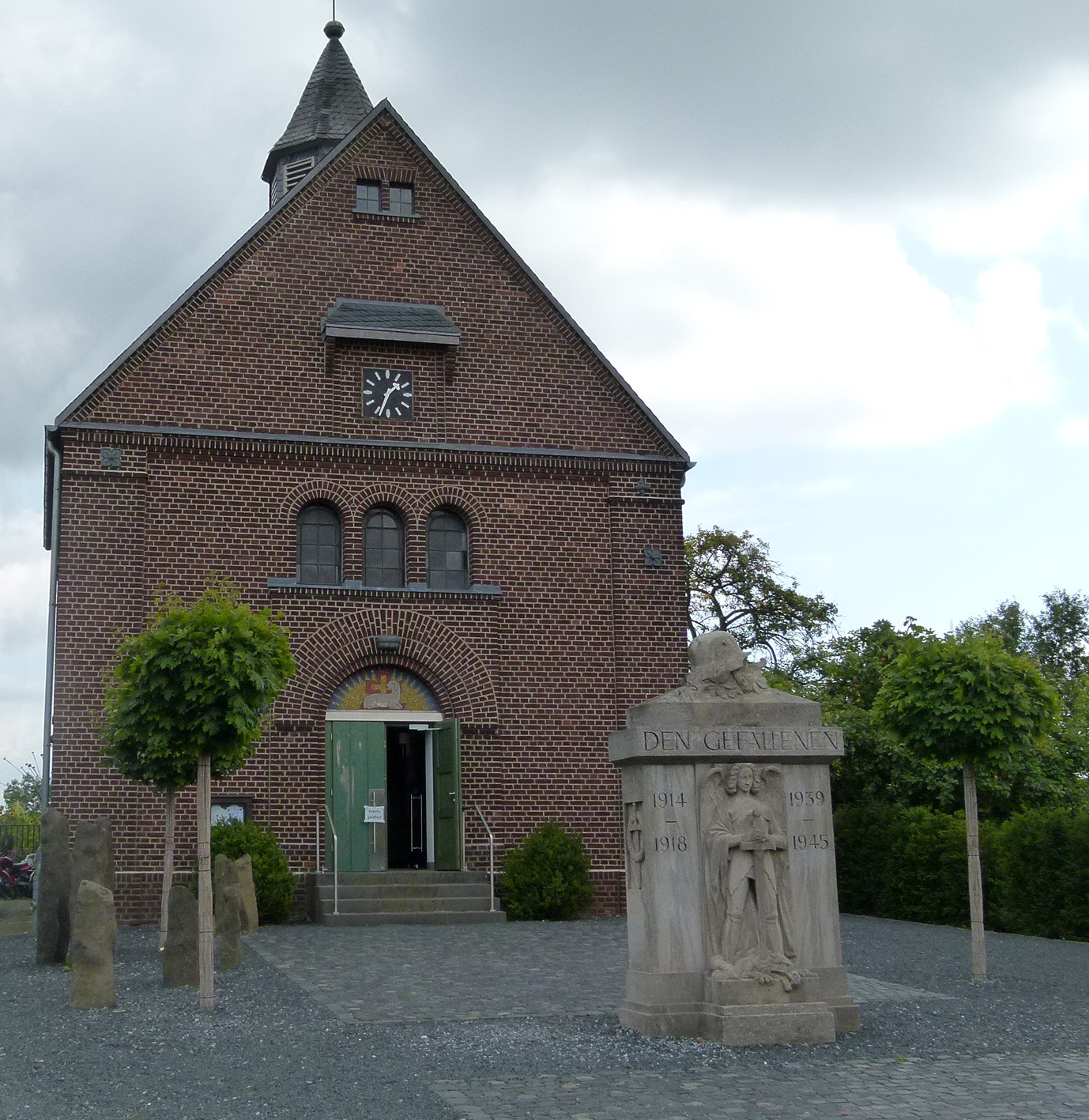 Kirche-Pankratius-Kapelle-Ossum-Vorderansicht (c) Klaus Trautmann